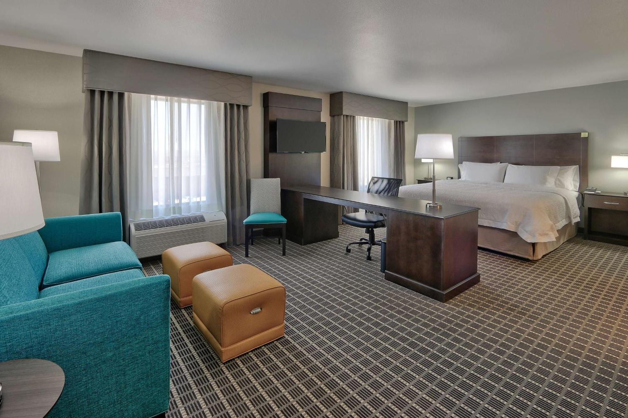 Hampton Inn & Suites Albuquerque Airport Exterior photo