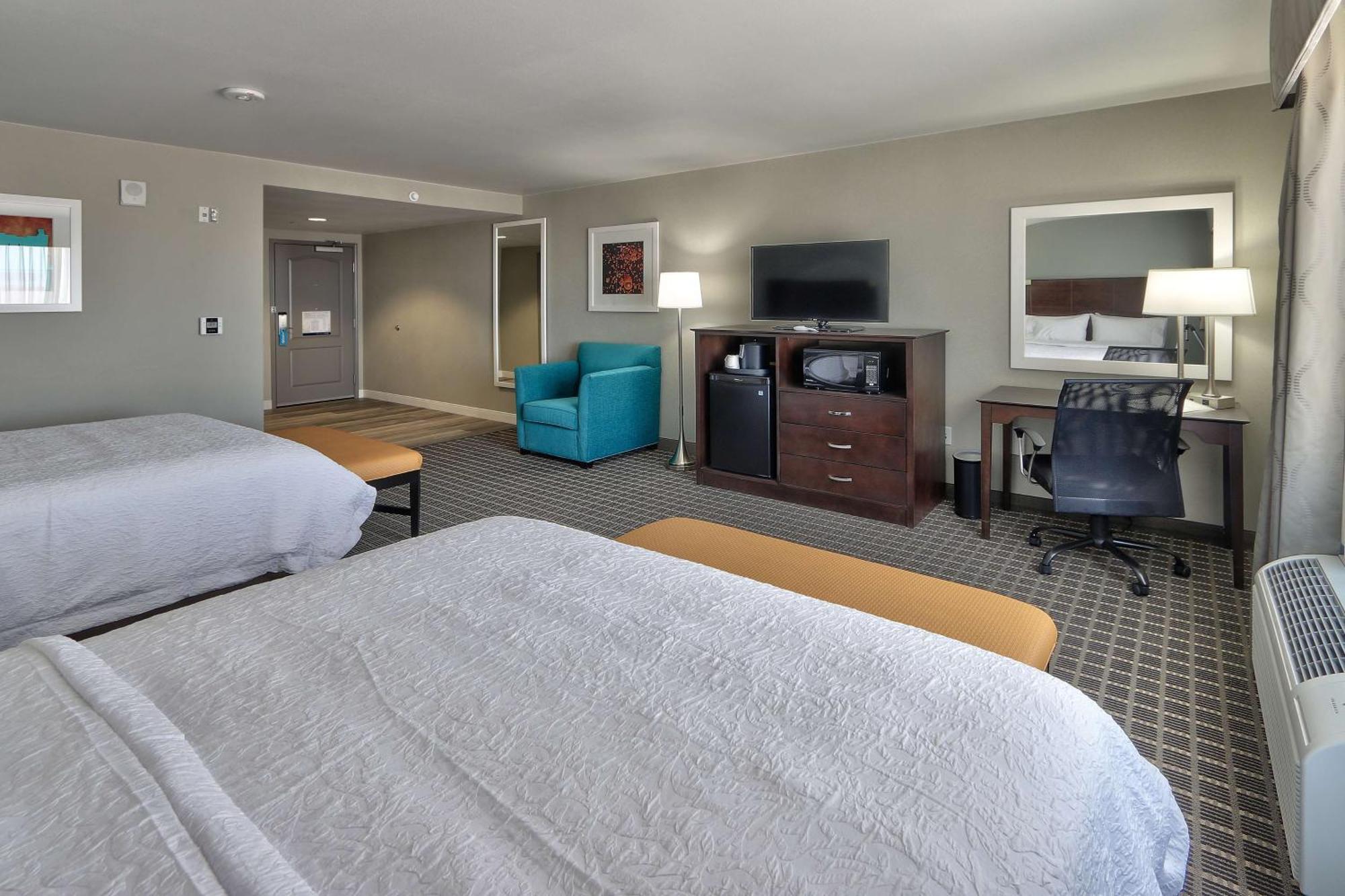 Hampton Inn & Suites Albuquerque Airport Exterior photo