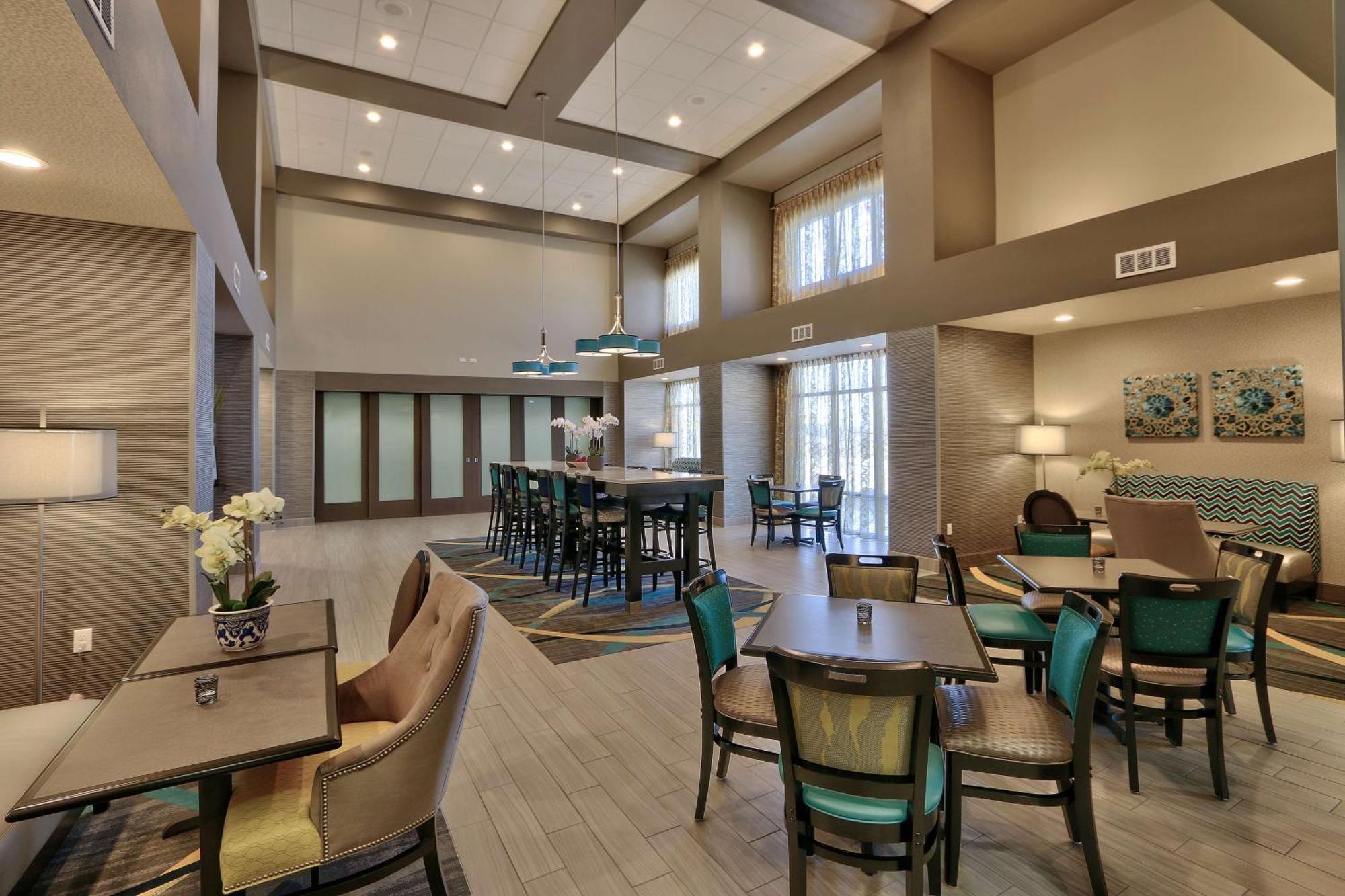 Hampton Inn & Suites Albuquerque Airport Exterior photo