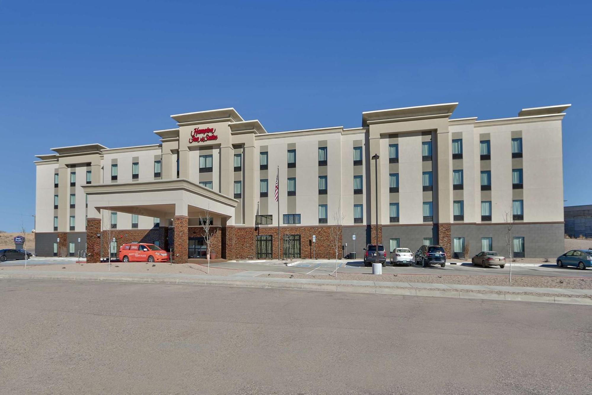 Hampton Inn & Suites Albuquerque Airport Exterior photo